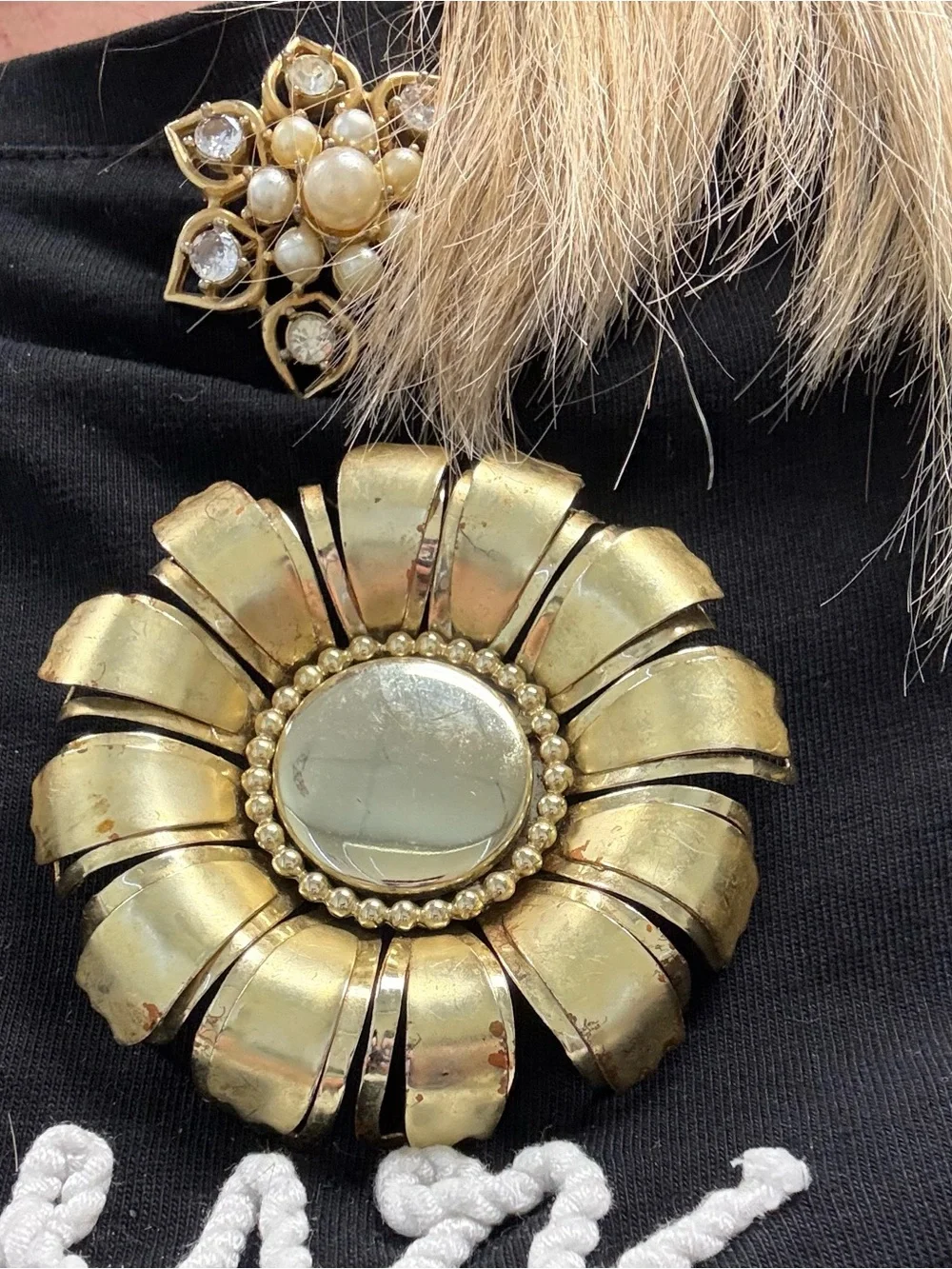 Vintage Gold  Flower Brooch Pin - Women's Jewery - Picture 5 of 6
